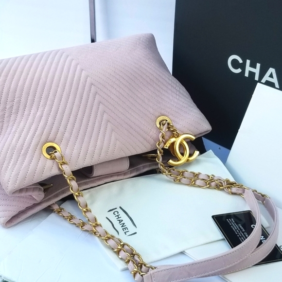 Extra pics for CHANEL Gorgeous blush Pink CC Logo V Stitch Chain Shoulder bag - Picture 10 of 16
